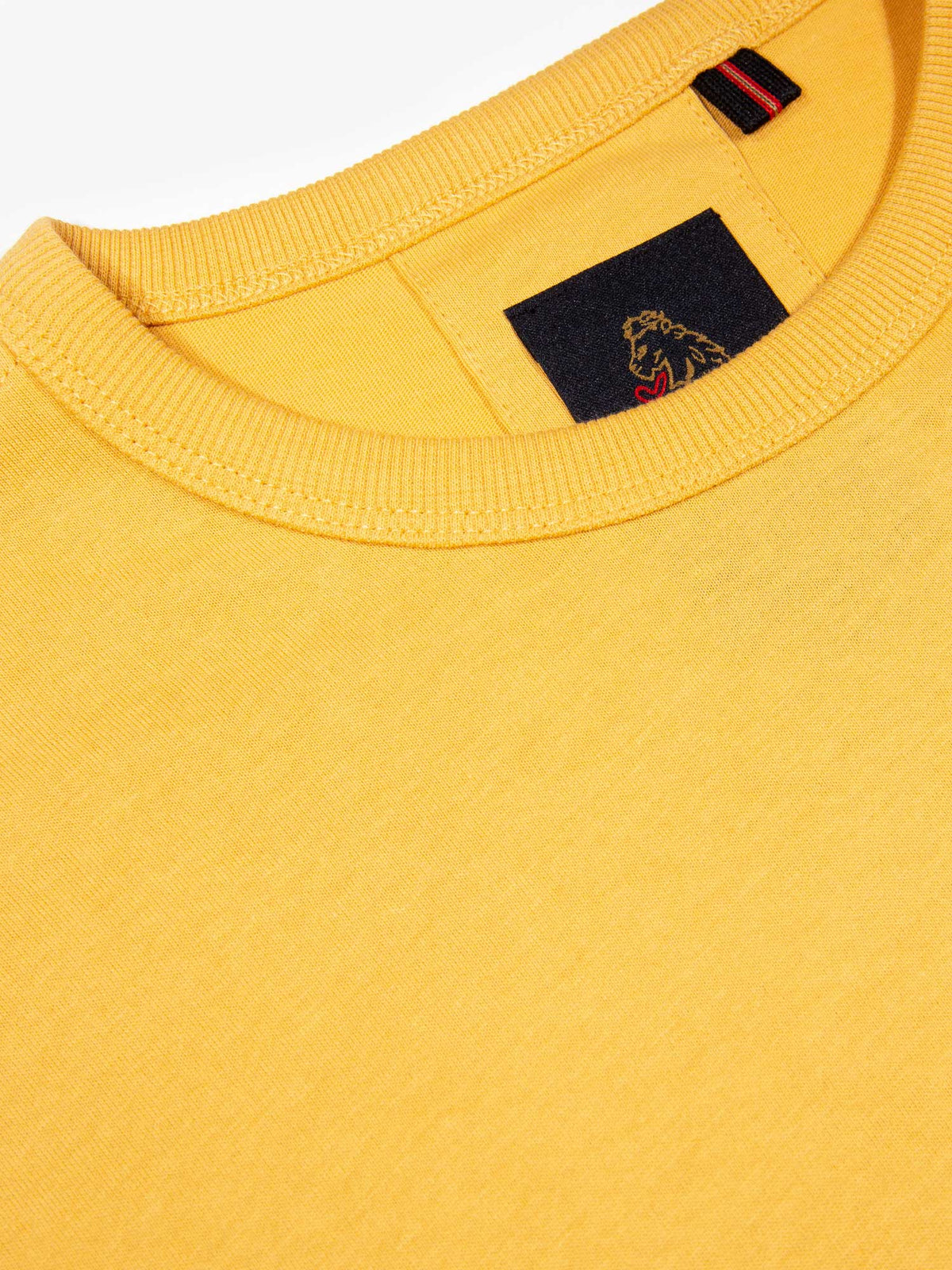 Men's yellow t-shirt with crew neck and short sleeves, detail view