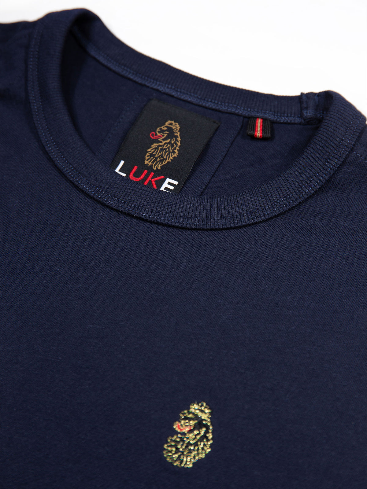 Men's navy t-shirt with crew neck and short sleeves.