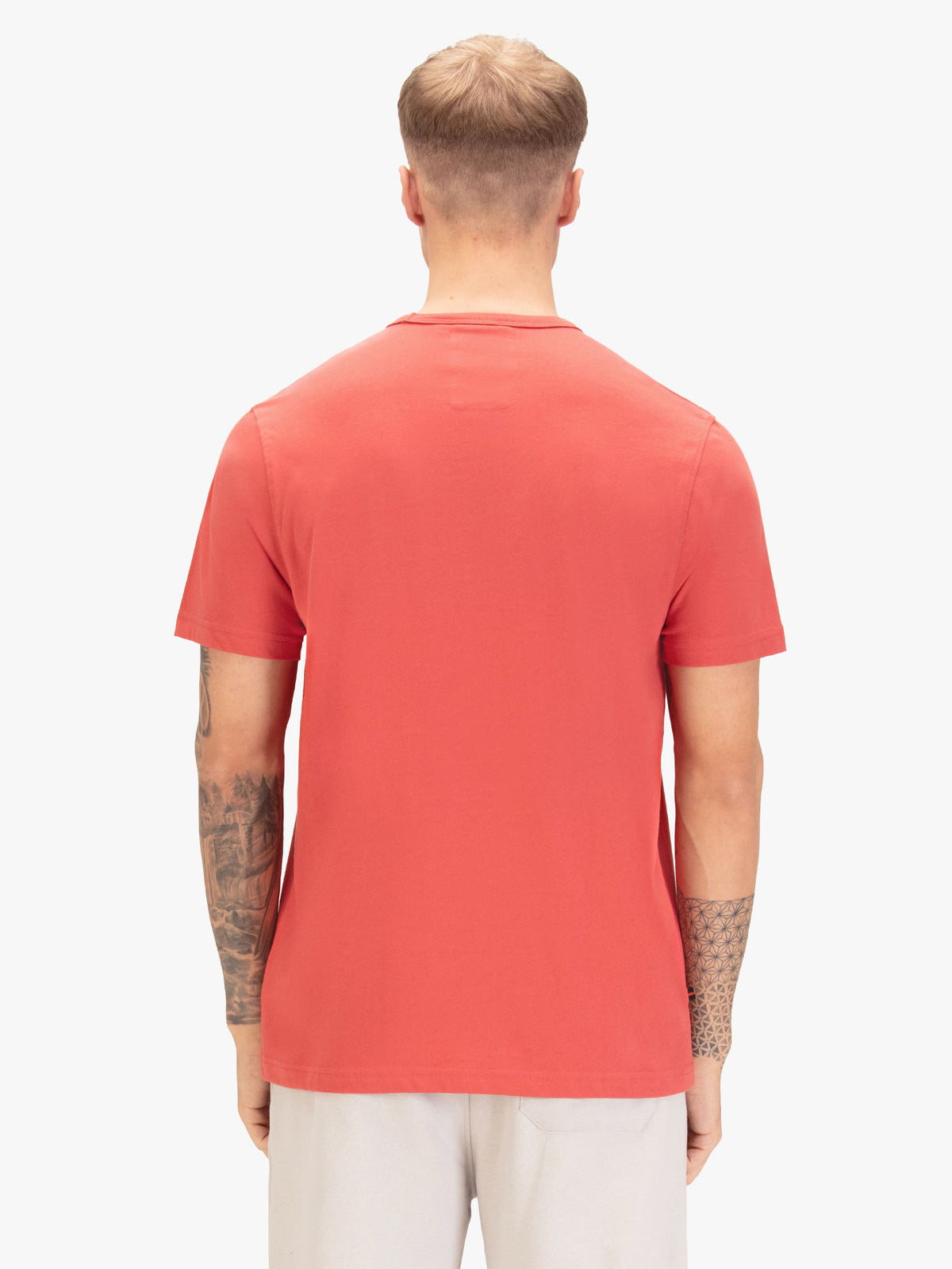 Men's red t-shirt with crew neck and short sleeves, detail view 1