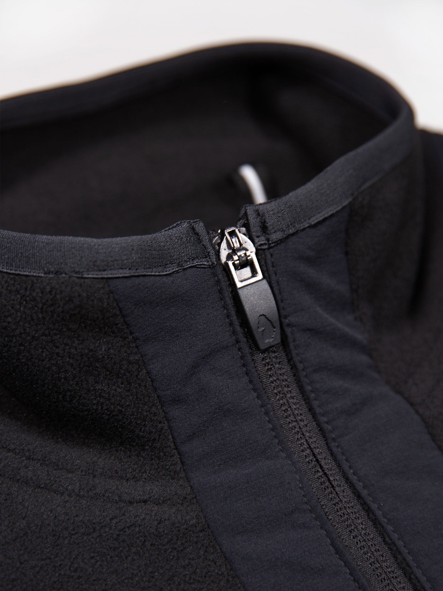 VALLE QUARTER ZIP SWEATSHIRT