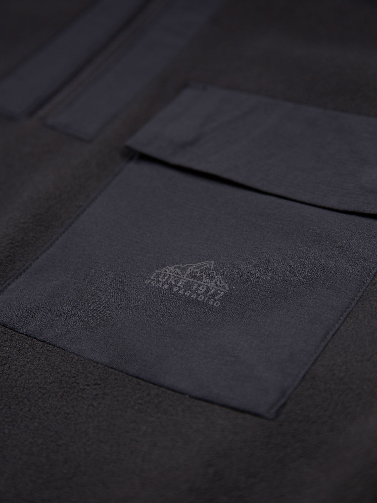 VALLE QUARTER ZIP SWEATSHIRT