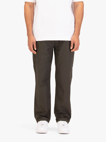 Men's straight-leg green cargo trousers with cargo pockets and elasticated waistband, front view