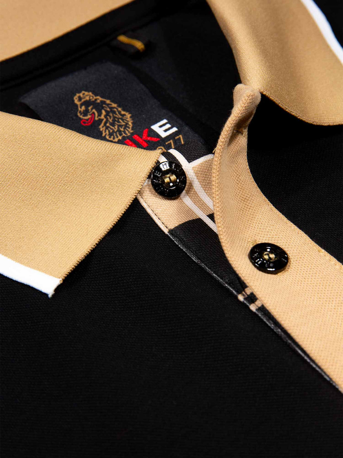 Men's black polo shirt with polo collar, detail view 2