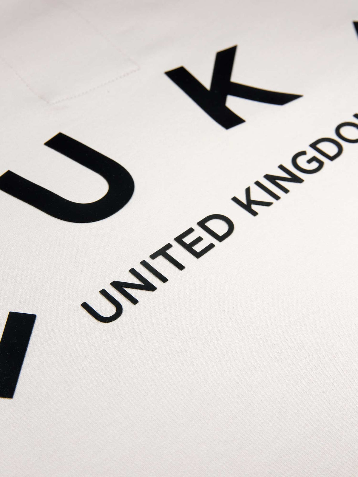 Men's relaxed-fit grey t-shirt with crew neck and short sleeves, detail view 2