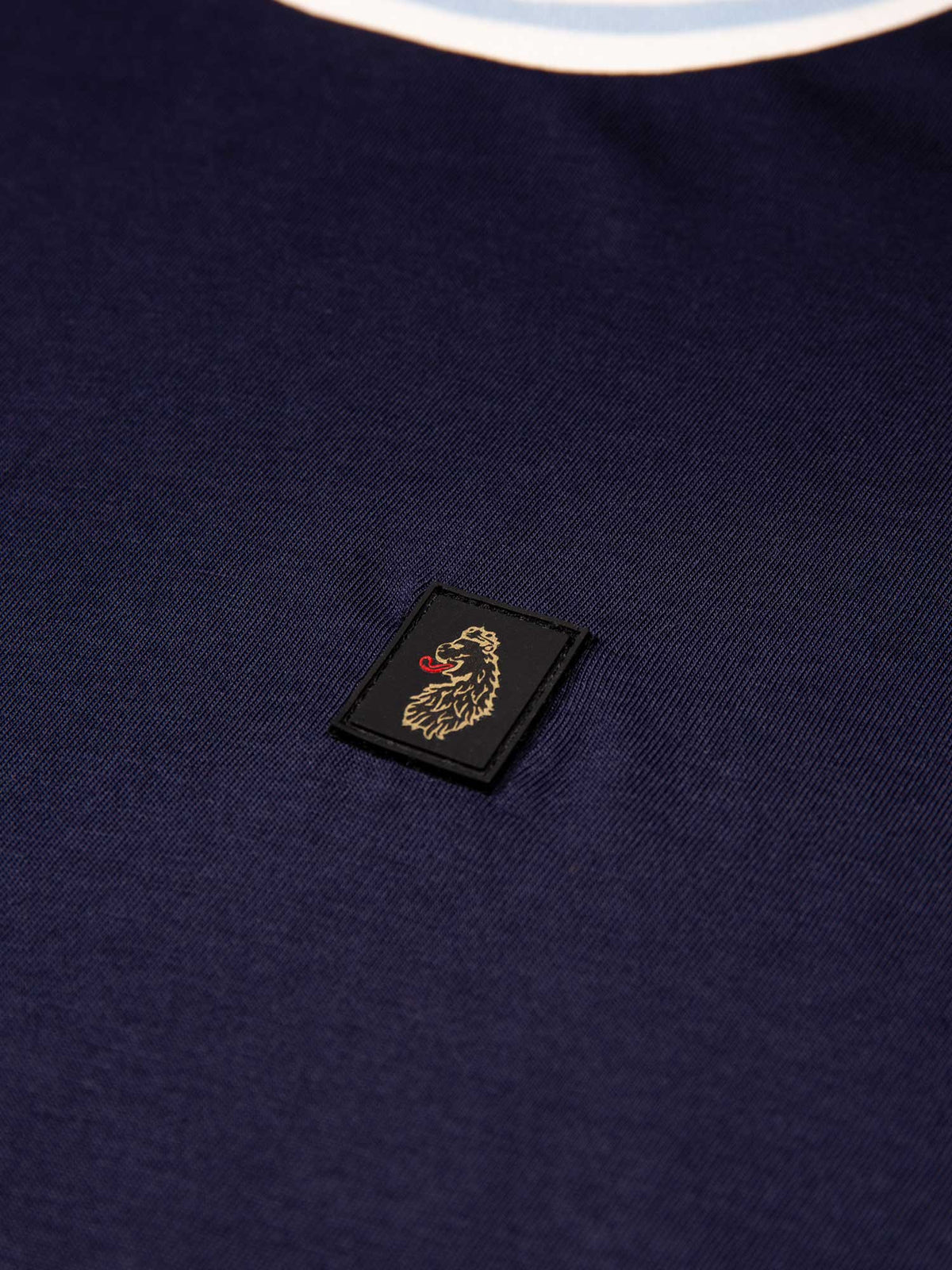 Men's navy t-shirt with crew neck and short sleeves, detail view 2