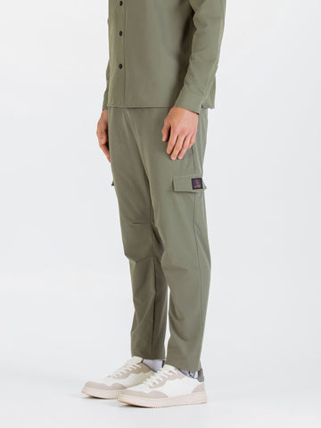 Men's green cargo trousers with cargo pockets.