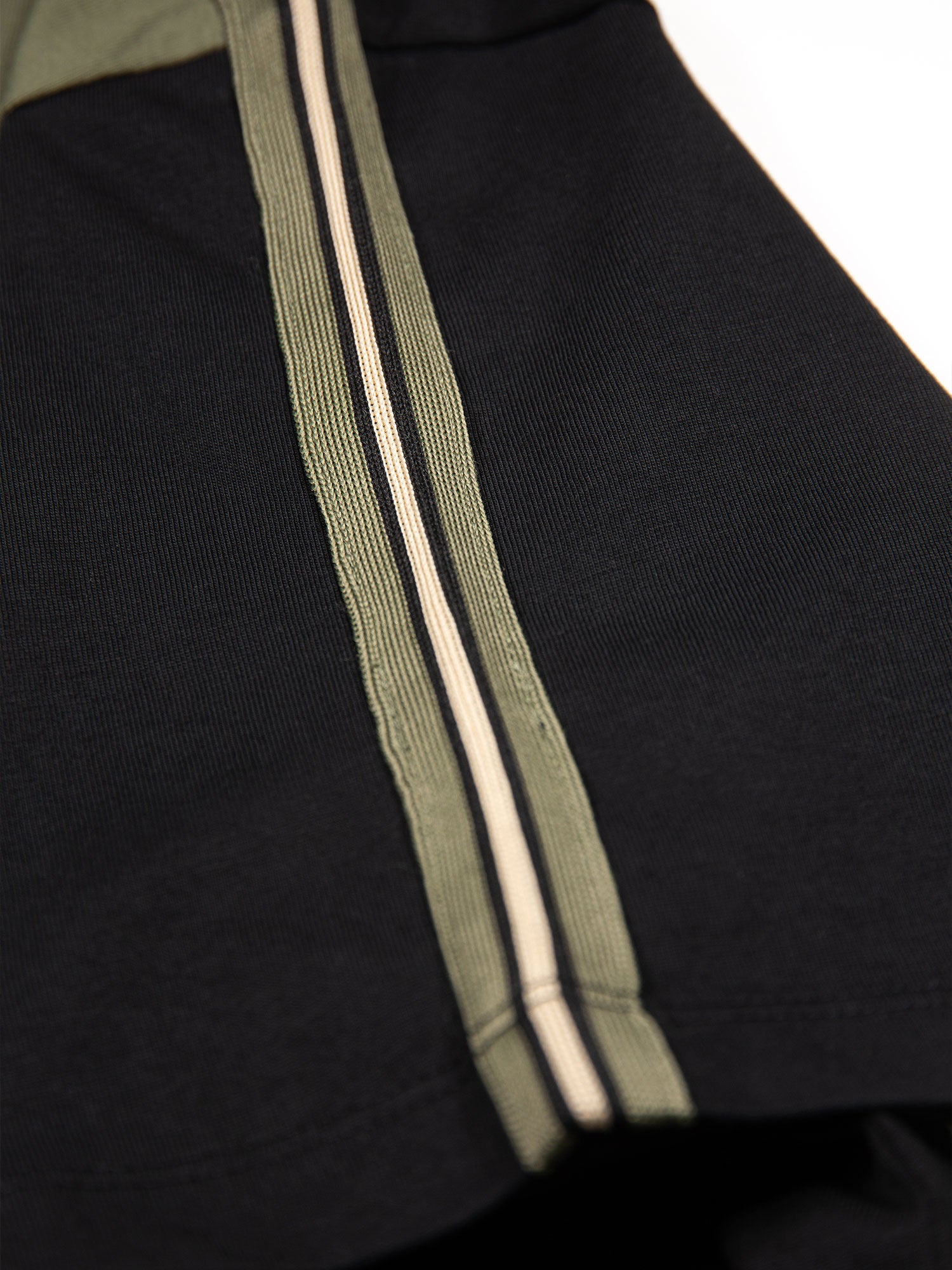 MILKO PECKER CONTRAST PANEL T-SHIRT