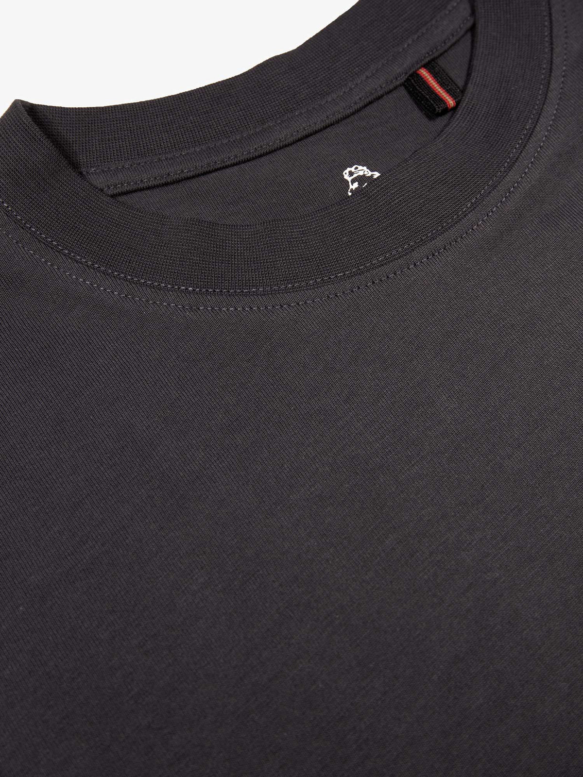 Men's relaxed-fit grey t-shirt with crew neck and short sleeves, detail view 1