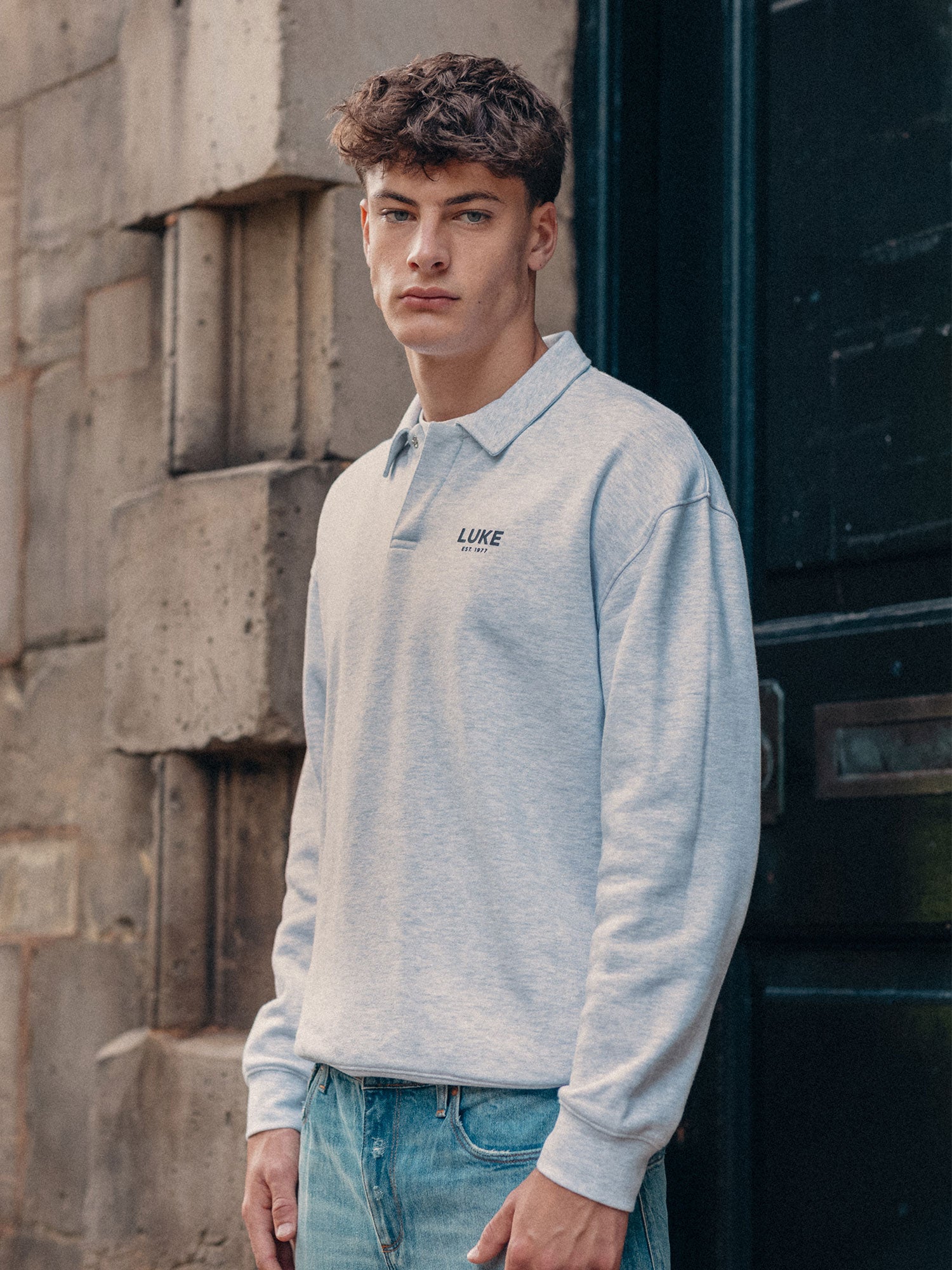 INCREDIBLE COLLAR SWEATSHIRT