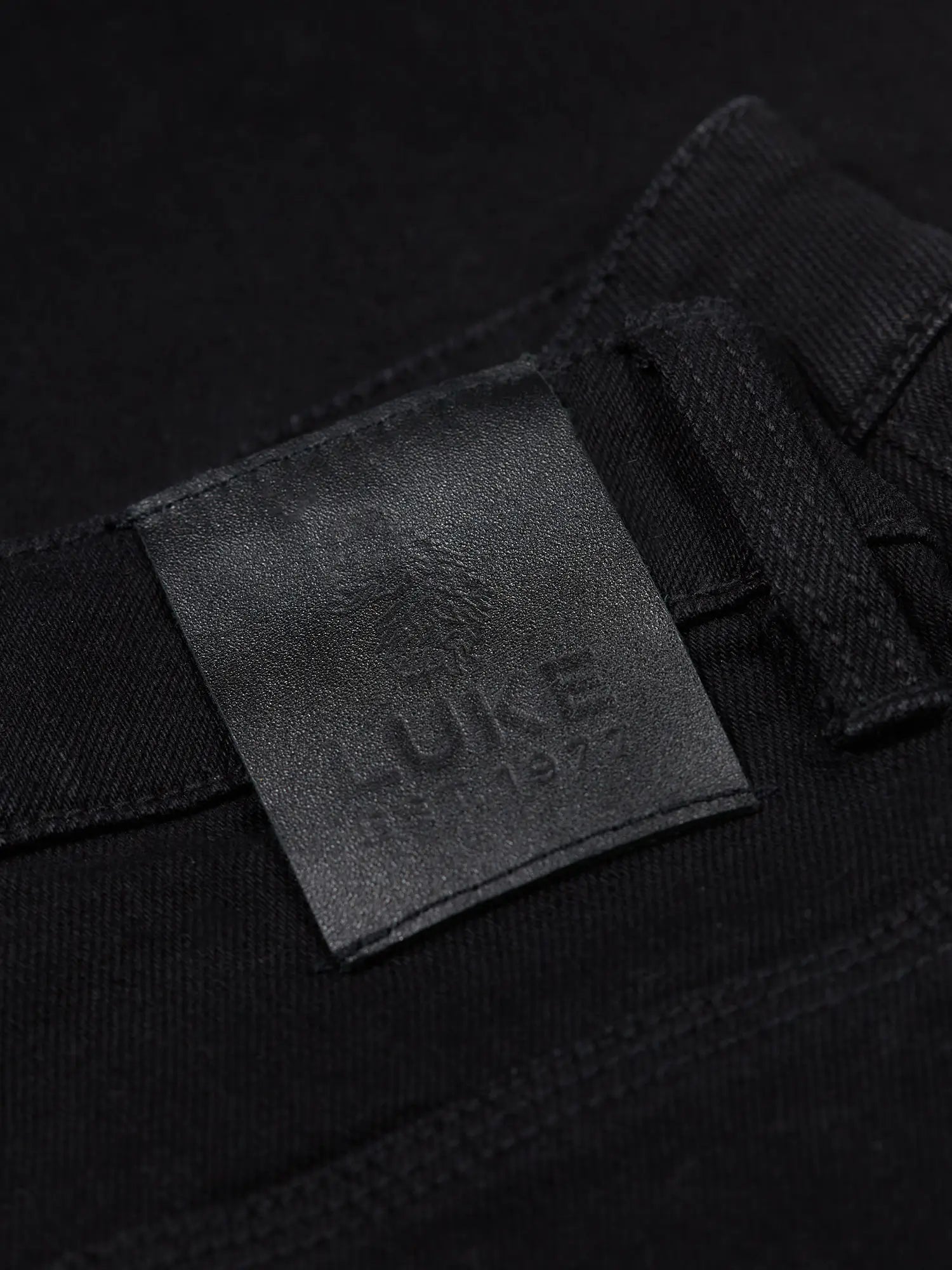 DNA TAPERED FIT JEANS