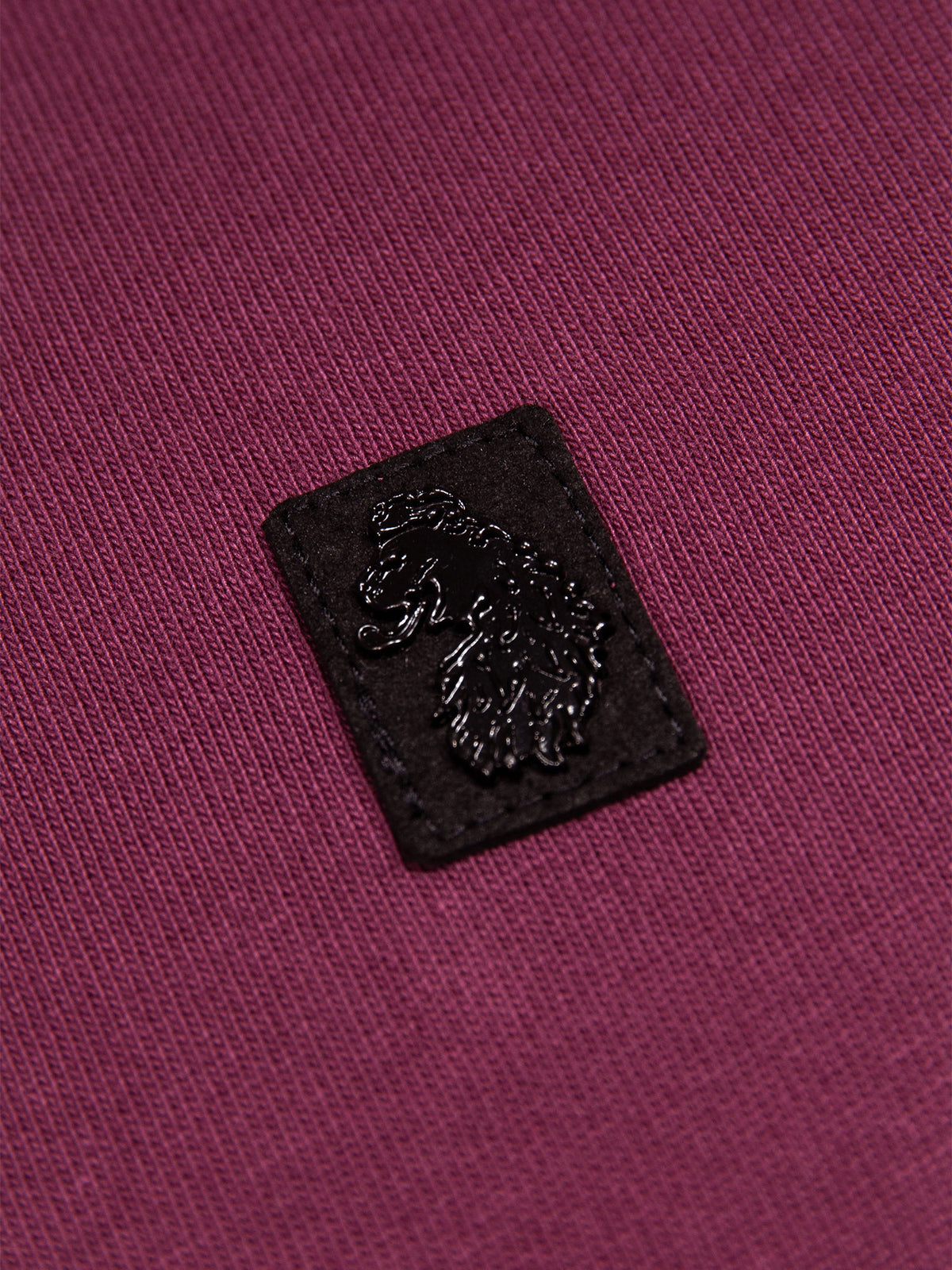 Men's relaxed-fit red t-shirt with crew neck and short sleeves - detail view 1.