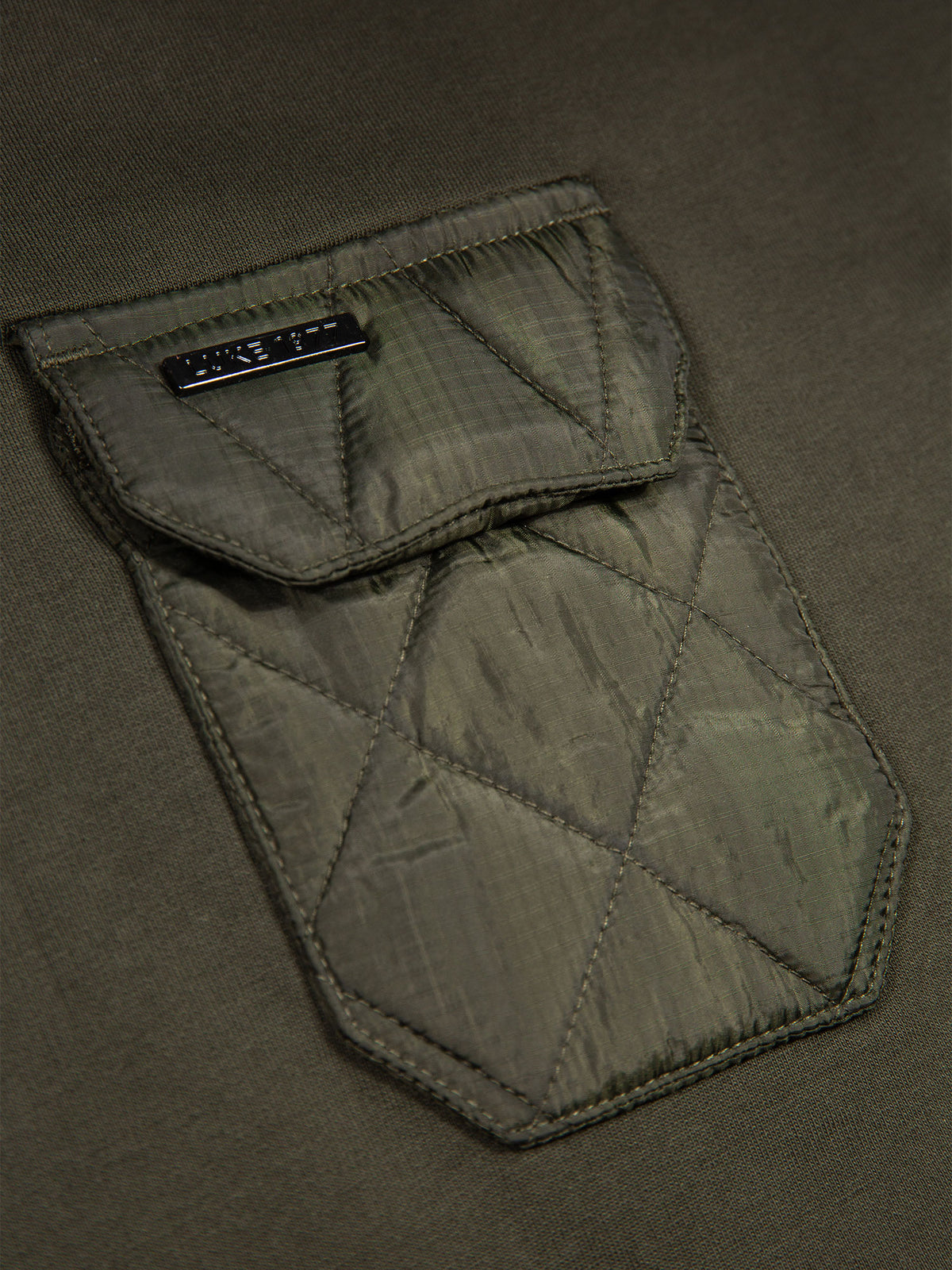 Men's green t-shirt with crew neck and short sleeves.