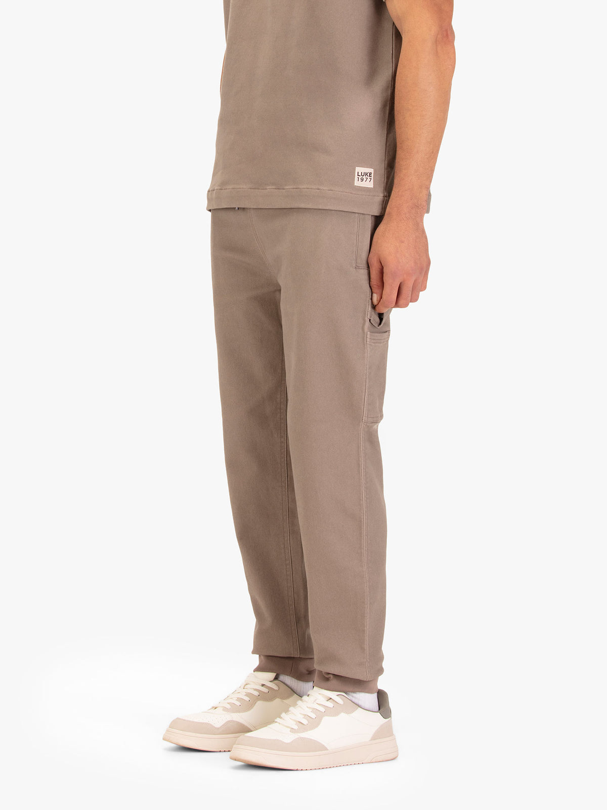DOWEL CARPENTER JOGGERS