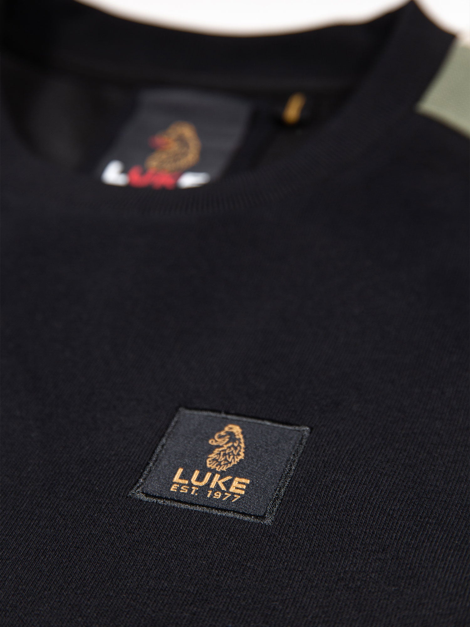 MASSACHUSETTS 1000 TAPE DETAIL SWEATSHIRT