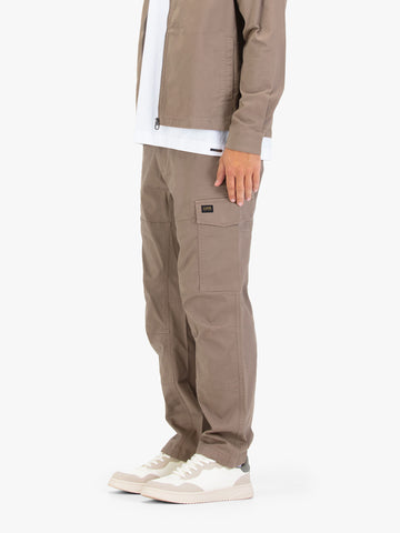 Side view of man wearing Hardnut brown LUKE 1977 Relaxed Panama cargo trousers