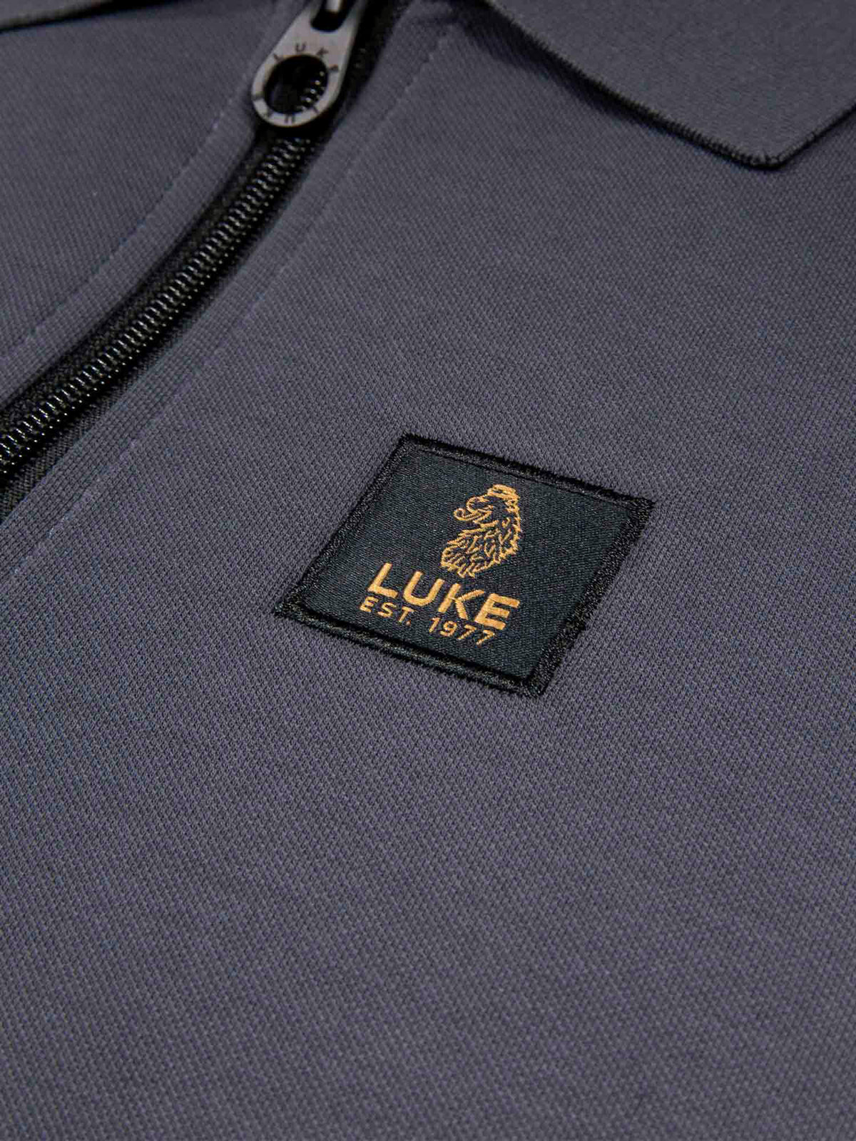 Men's grey polo shirt with polo collar, detail view 3