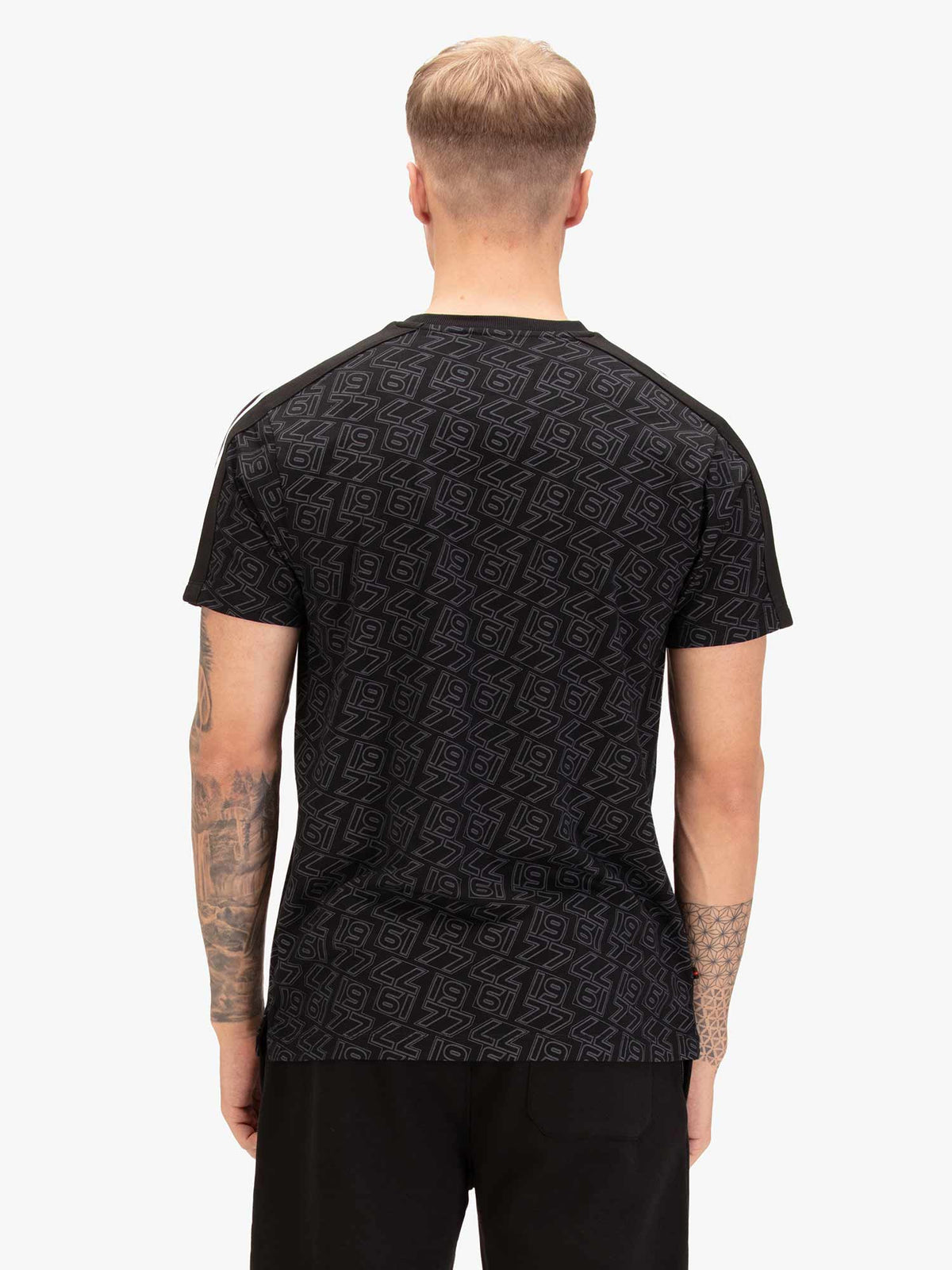 Men's black t-shirt with crew neck and short sleeves, detail view 1