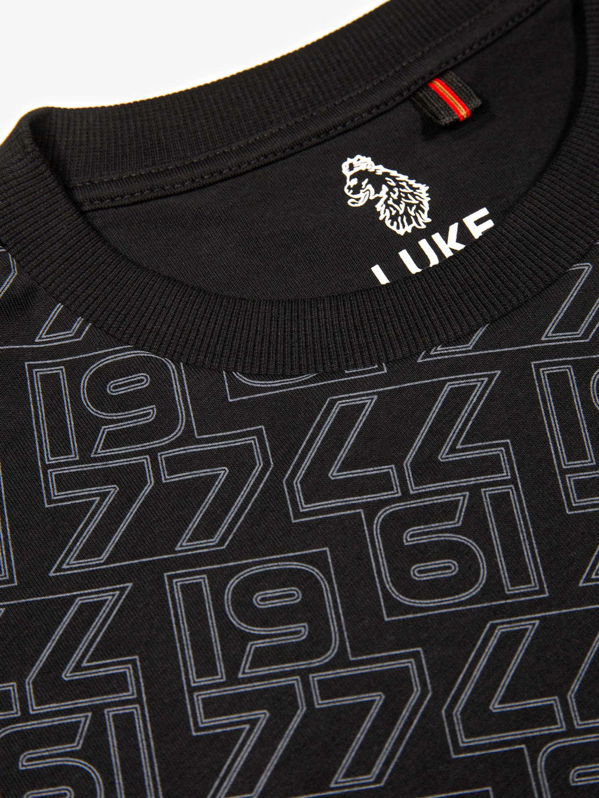 Men's black t-shirt with crew neck and short sleeves, detail view 2