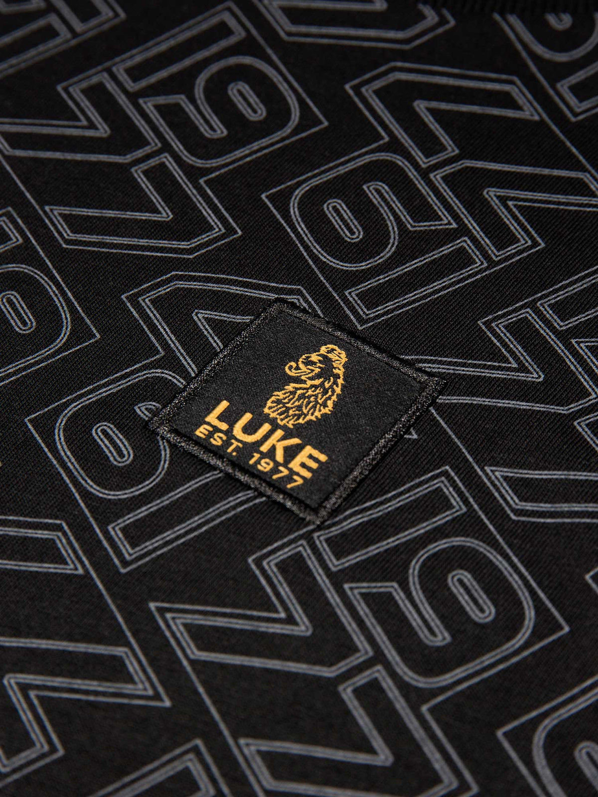 Men's black t-shirt with crew neck and short sleeves, detail view 3