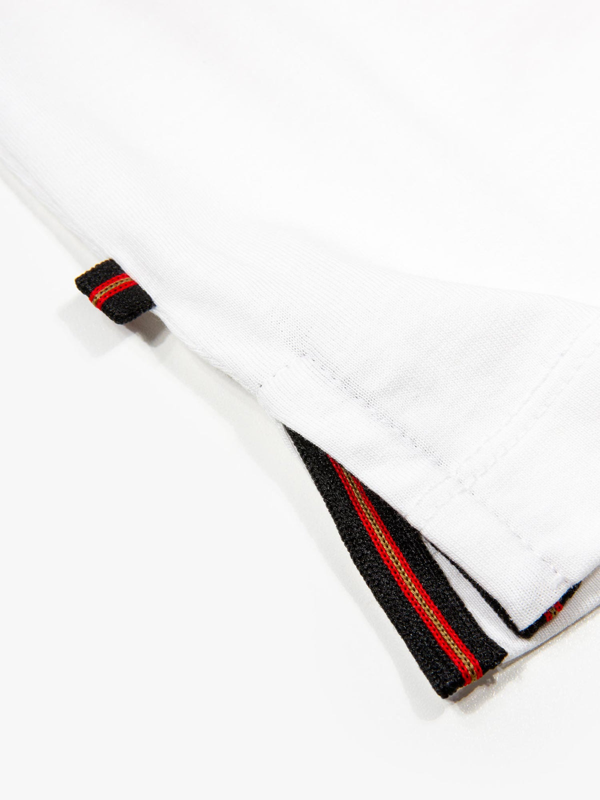 Men's white t-shirt with crew neck and short sleeves, detail view 3