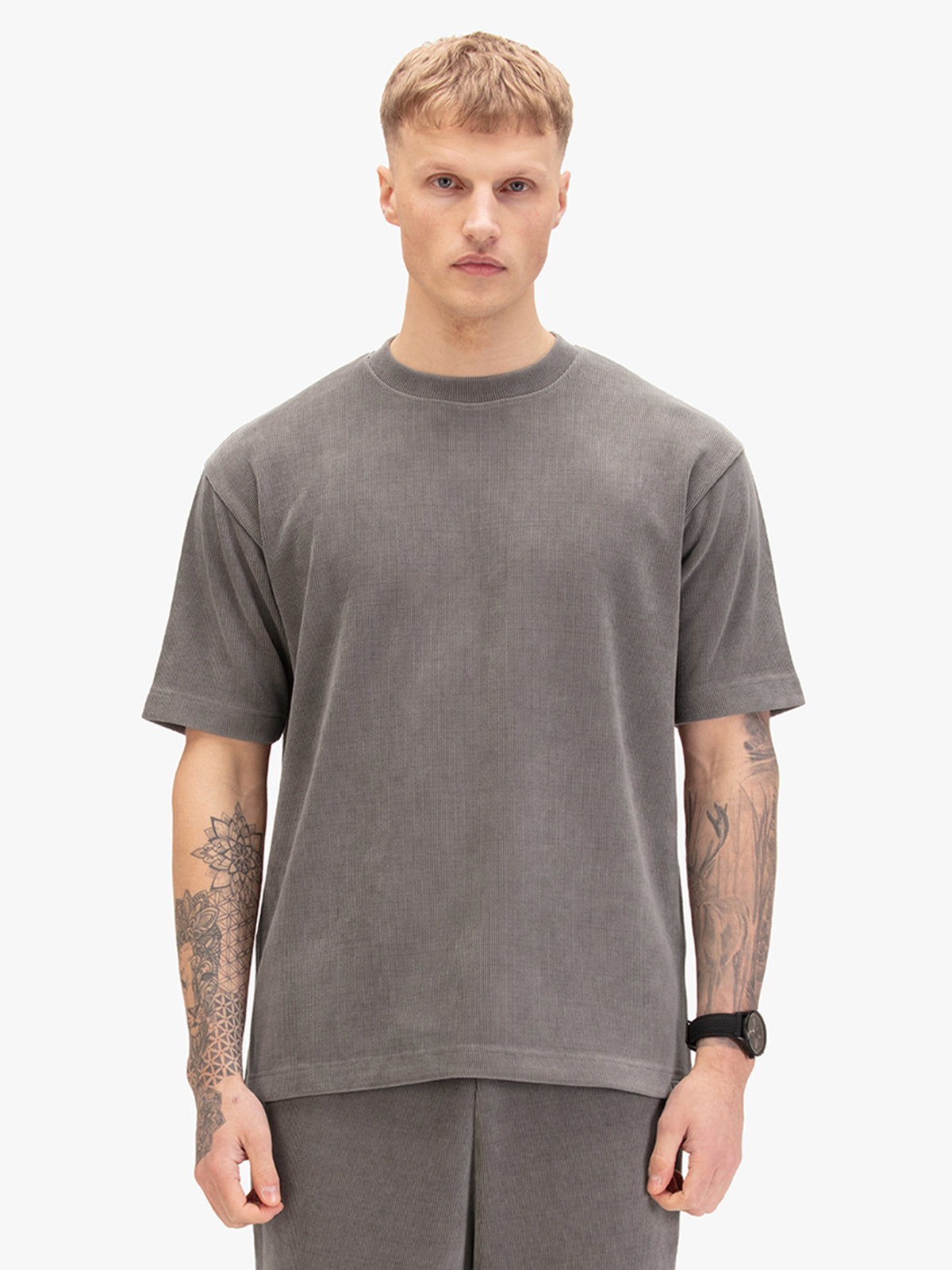 Men's relaxed-fit grey t-shirt with crew neck and short sleeves, worn by a model, front view