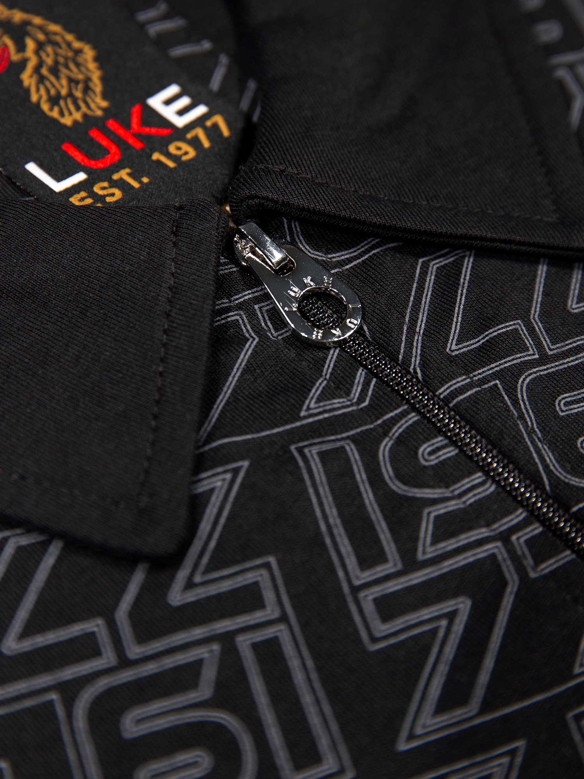 Men's black polo shirt with polo collar, detail view 1