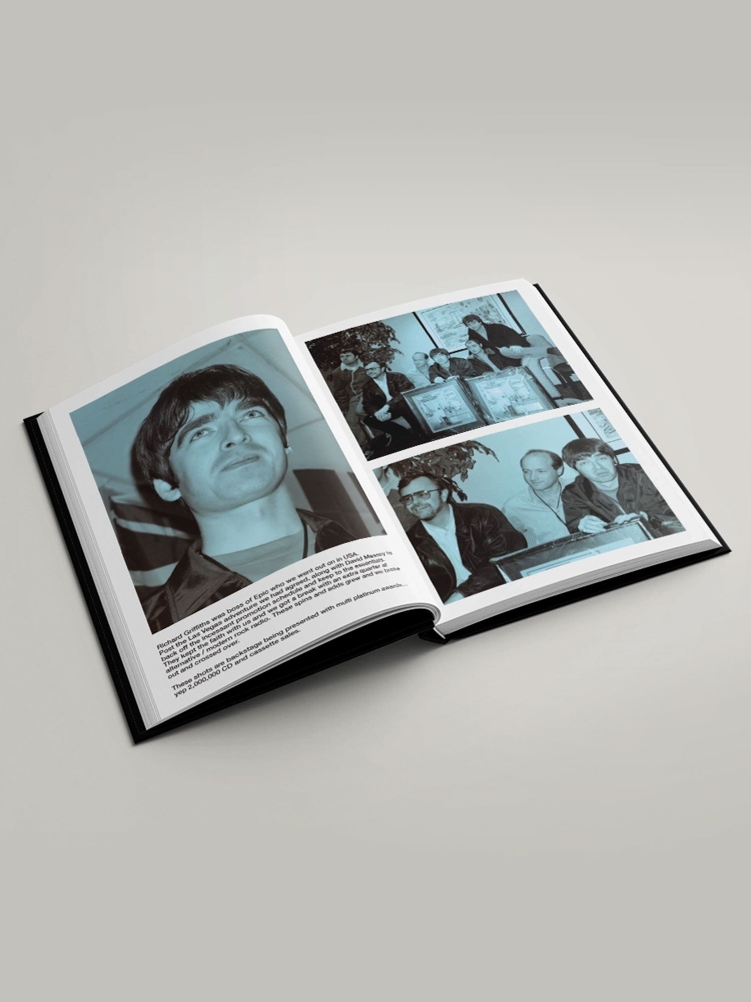 OasisDefinitely – The Book by Tim Abbot