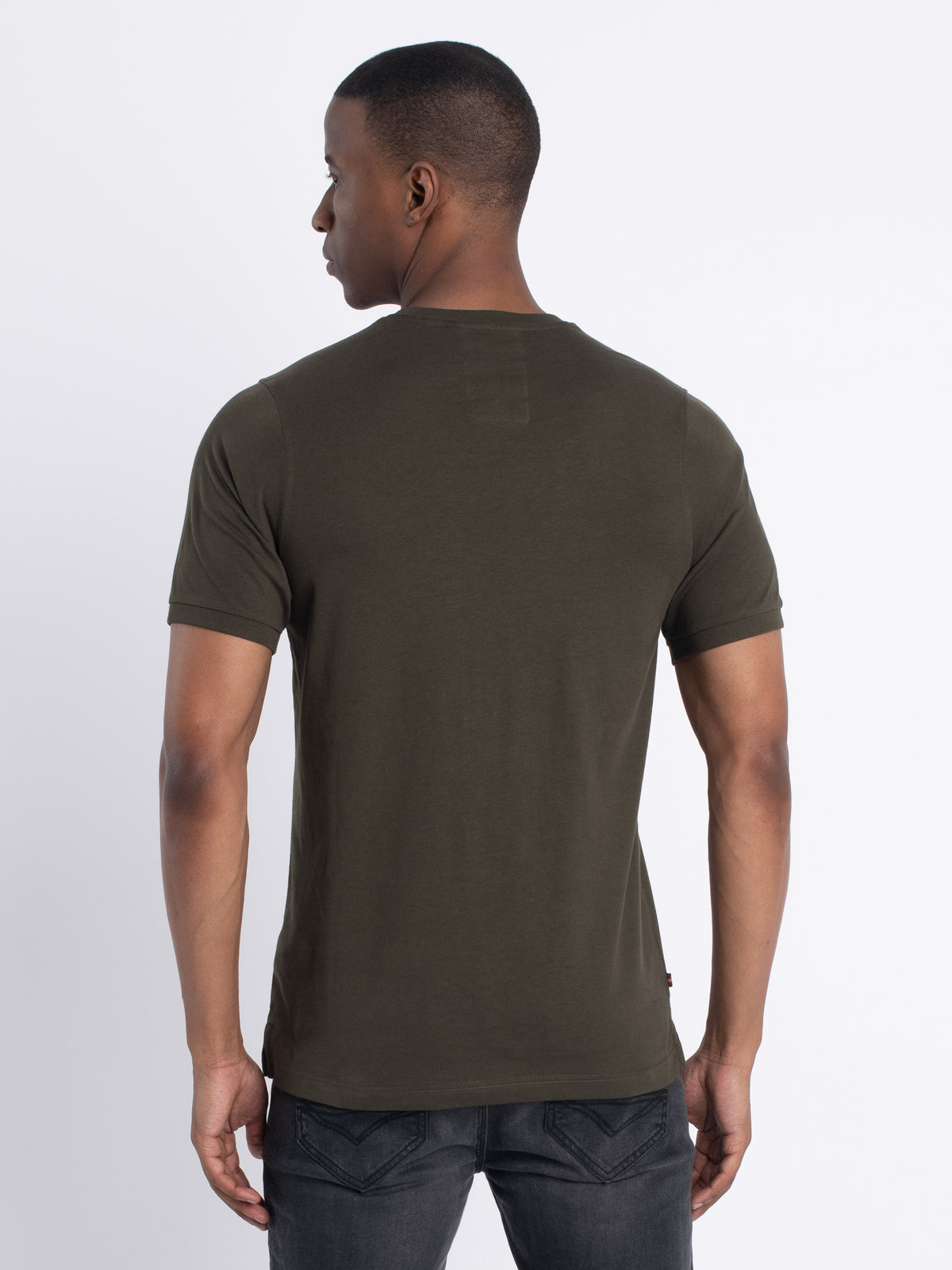 Men's green t-shirt with crew neck and short sleeves.